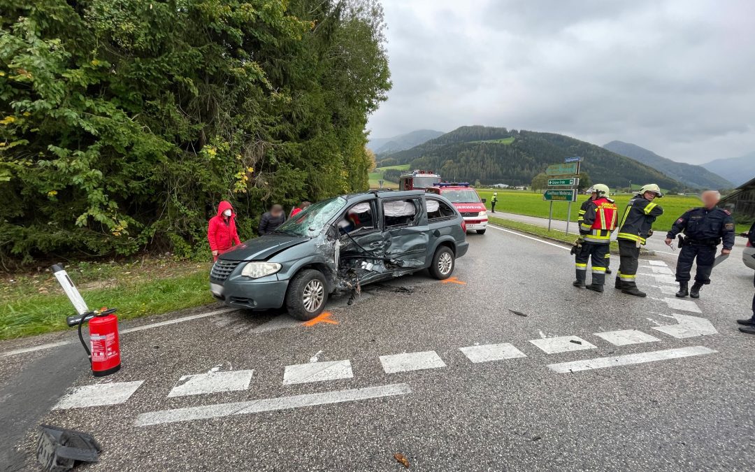 Verkehrsunfall eingeklemmte Person in Steinfelden – Personenrettung nach schwerer Kollision
