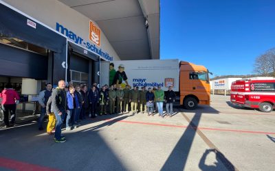 Feuerwehrmitglieder unterstützen Hilfsaktion der Marktgemeinde