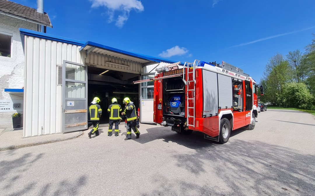 Kleinbrand an Produktionsmaschine – Brandmeldeanlage alarmiert die Feuerwehreinsatzkräfte