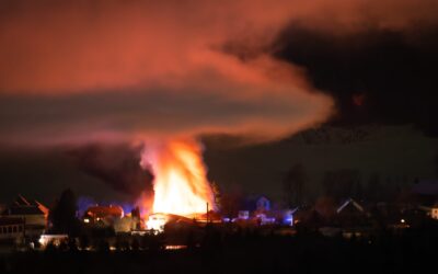 Großbrand in Mühldorf erfordert Alarmstufe 2 – 11 Feuerwehren im Brandeinsatz