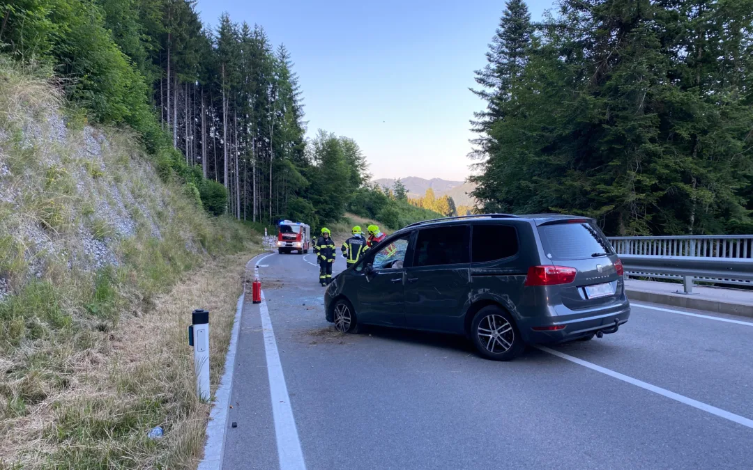 Aufräumarbeiten nach Verkehrsunfall – B120 Scharnsteiner Straße