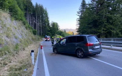 Aufräumarbeiten nach Verkehrsunfall – B120 Scharnsteiner Straße