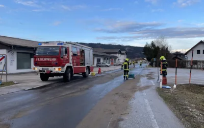 Großräumige Ölspur nach Verkehrsunfall