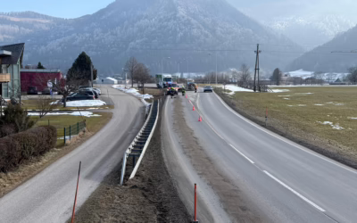 Ölspur auf der B120 Scharnsteiner Straße