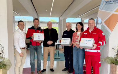 Feuerwehr Scharnstein bedankt sich bei Mayr Schulmöbel für Spende und langjährige Unterstützung
